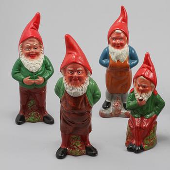 FIGURINER, 12 st, lergods, Tyskland, 1900-talets andra hälft.