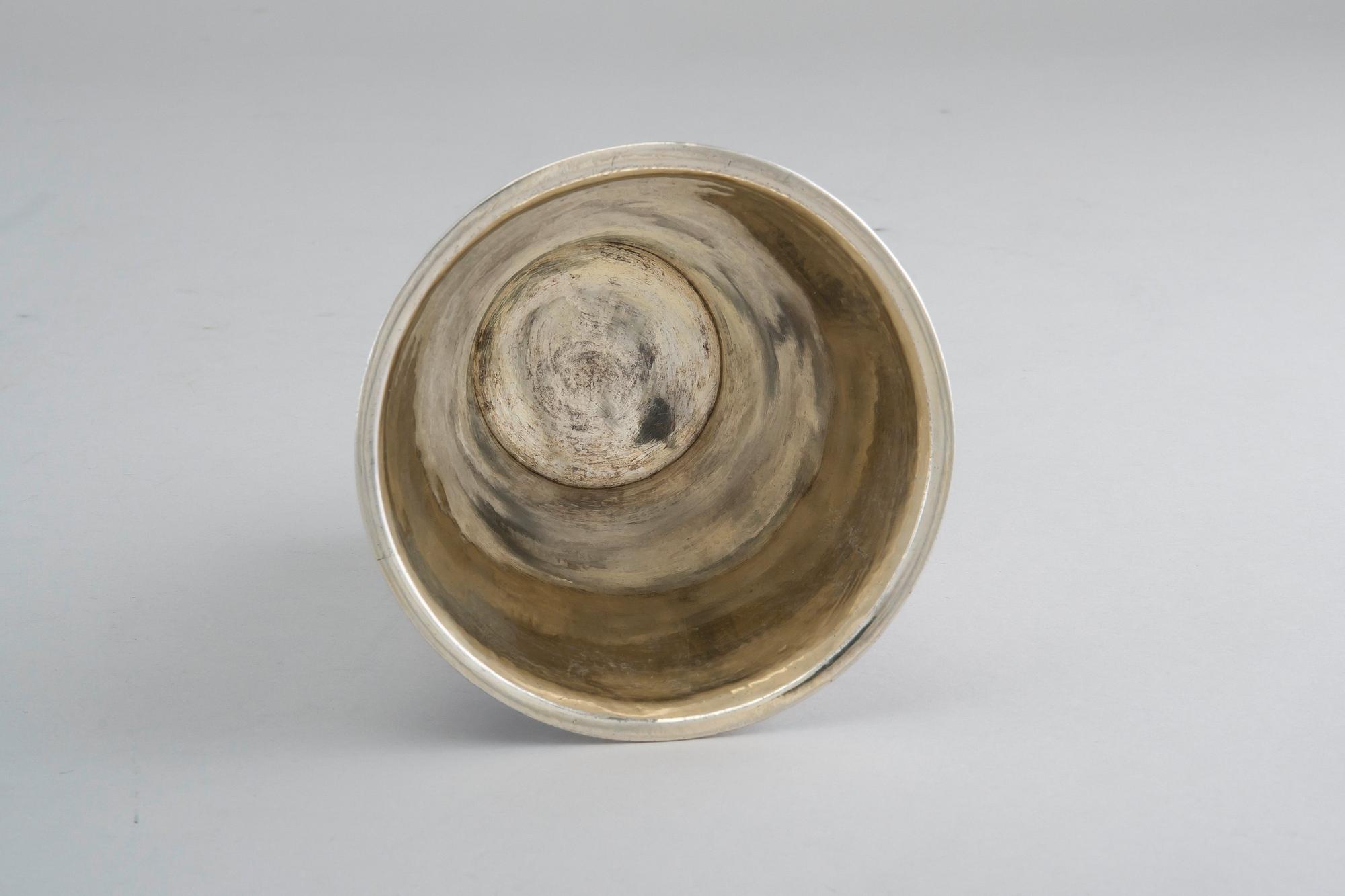 PIKARI, hopeaa, osakullattu. Johan Wittfoth Turku 1749. Korkeus 10 cm, paino 100 g.