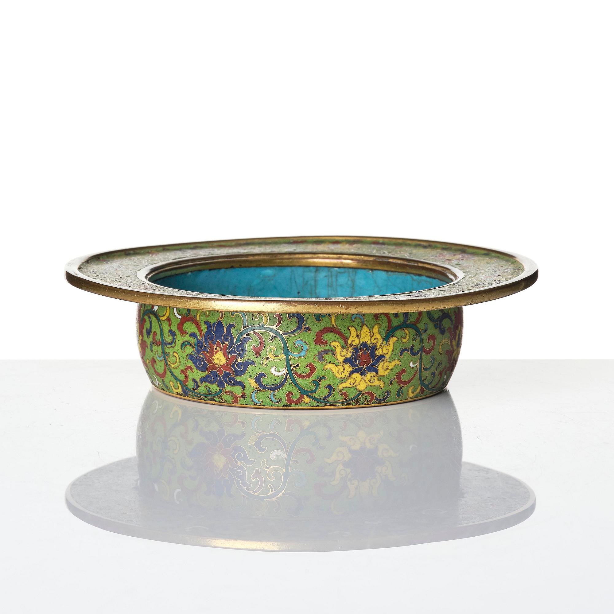 Kärl, cloisonne. Sen Mingdynasti.