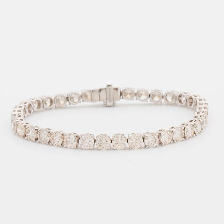 BRACELET, med 37 briljantslipade diamanter ca 15.04 ct.