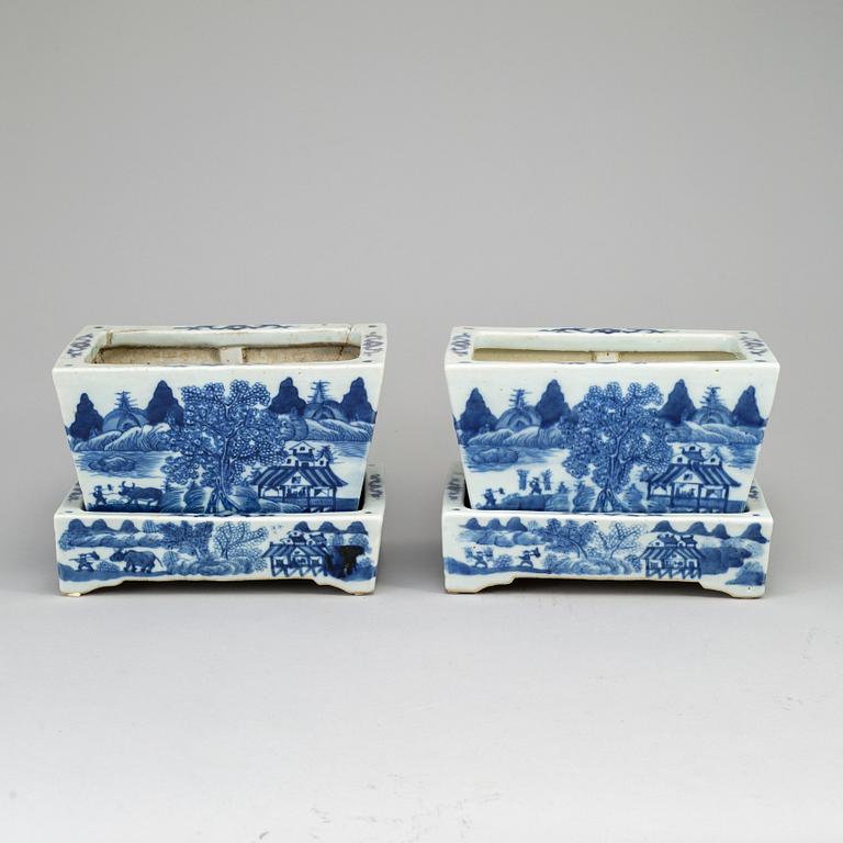 YTTERFODER med FAT, ett par, porslin. Qingdynastin, omkring 1900.