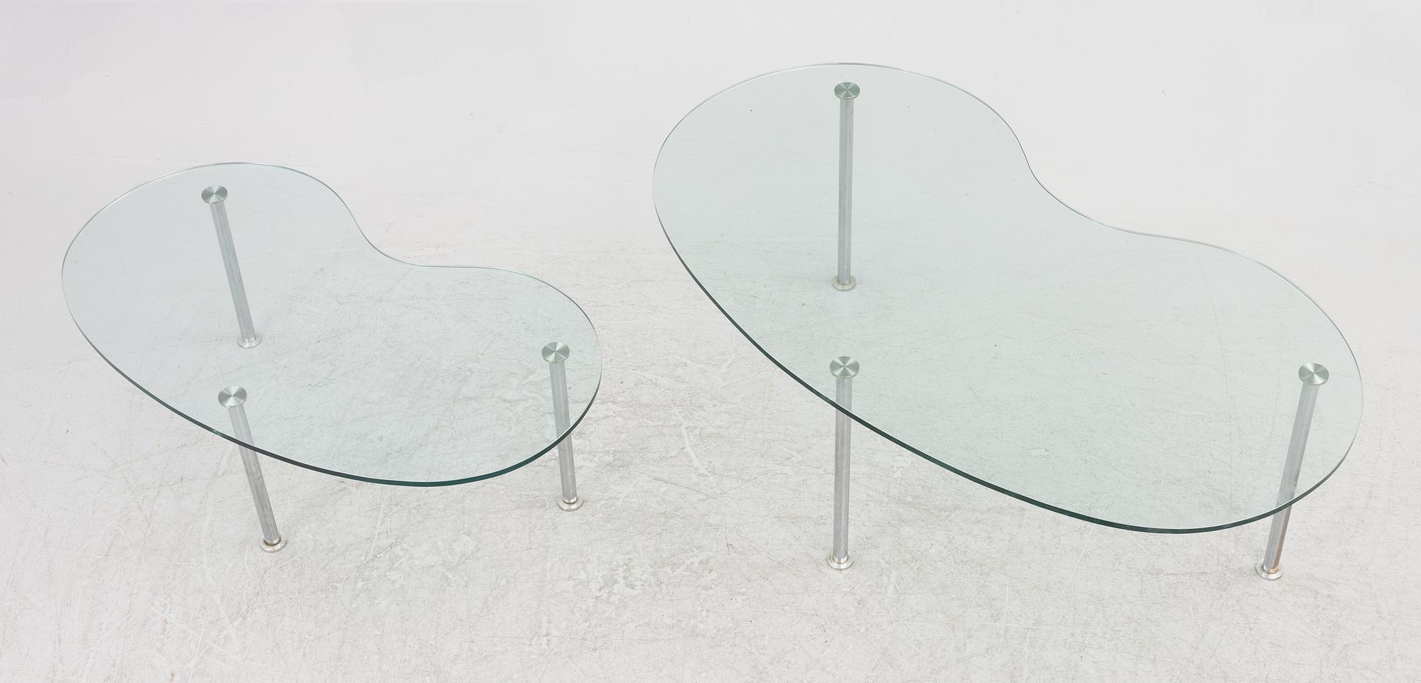 A pair of coffee tables, second half of the 20th Century.