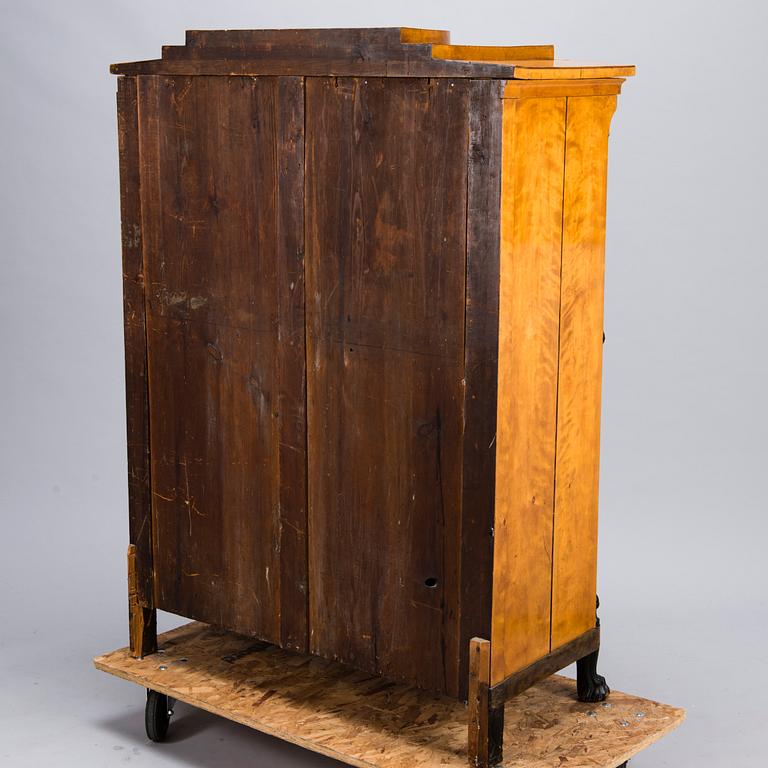 An early 19th century A SECRETAIRE CHEST OF DRAWERS.