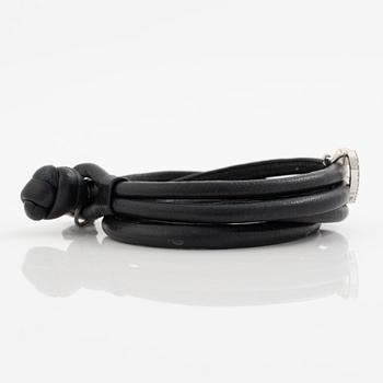 Ole Lynggaard bracelet leather with heart-shaped charm 18K white gold with round brilliant-cut diamonds "Sweet Spot".