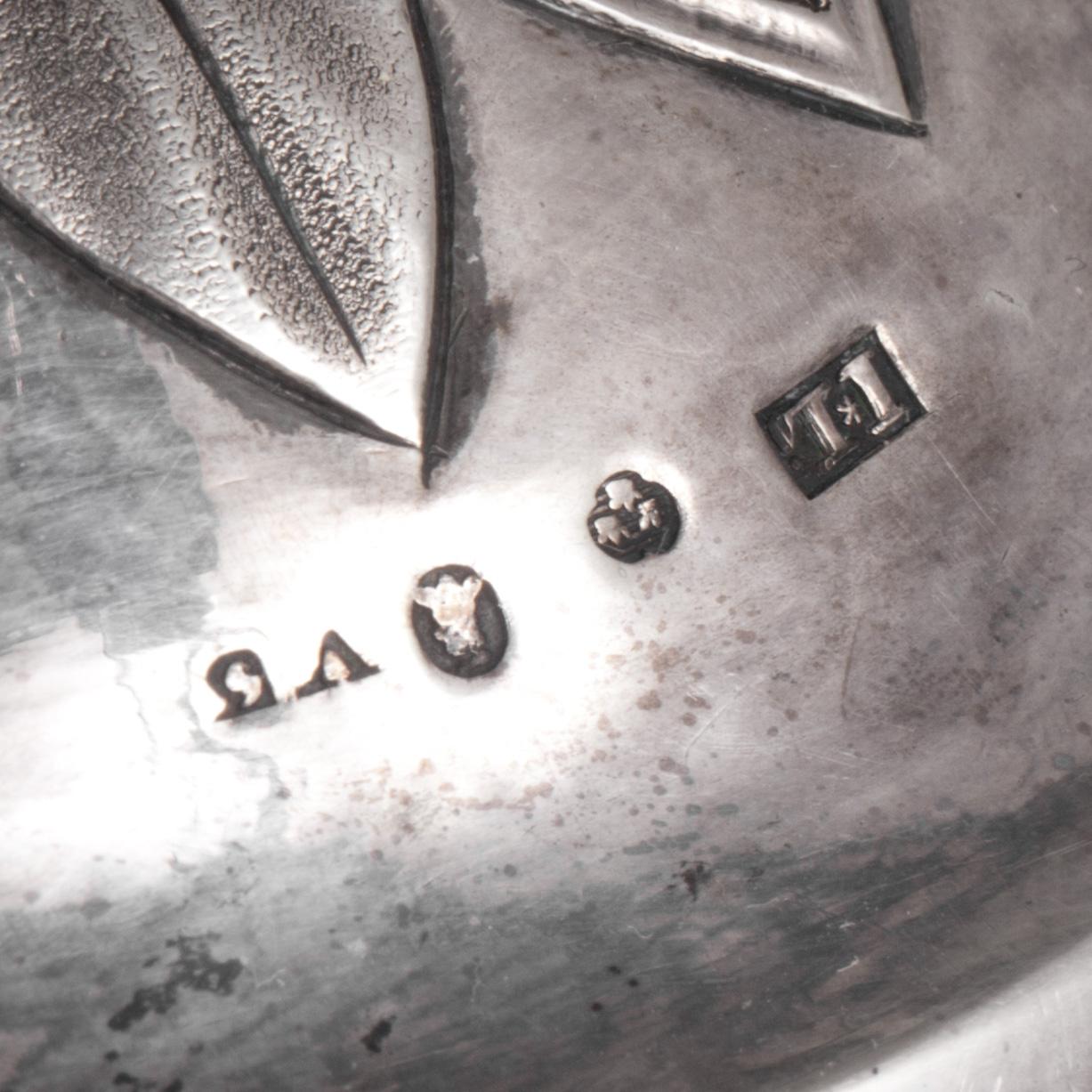 FRUKTKORG PÅ FOT, silver. Jonas Lindberg, 1827, Stockholm,  Vikt ca 570g.