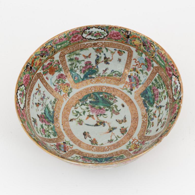 A Canton porcelain punch bowl, Qing dynasty, 19th Century.