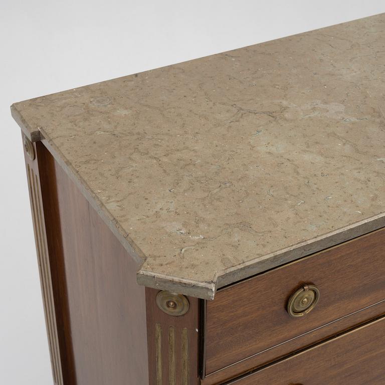 A Gustaivain style chest of drawers, around 1900.