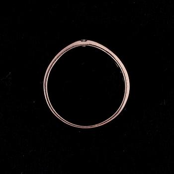 RING, vitguld 18K, 3 små diamanter, finska stämplar 2009. Vikt 6,4 g.