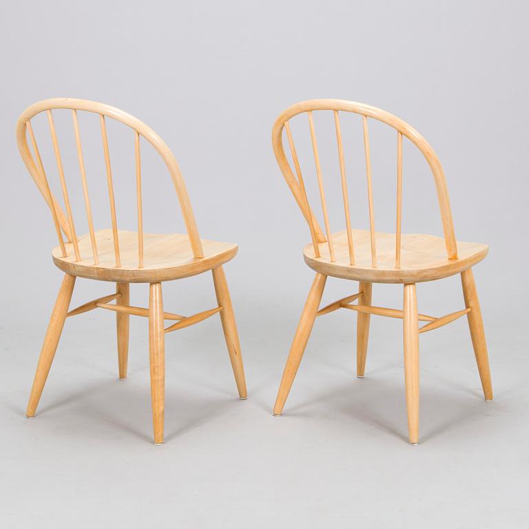 Carl Gustaf Hiort af Ornäs, four mid-20th century spindle chairs for Huonekalutehdas Oy, Ekwall Ab, Pori, Finland.
