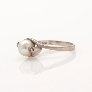 Ring, 18K vitguld, med pärla och briljanter.
