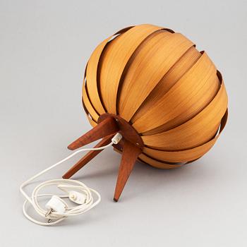 A pinewood table lamp, second half of the 20th century.