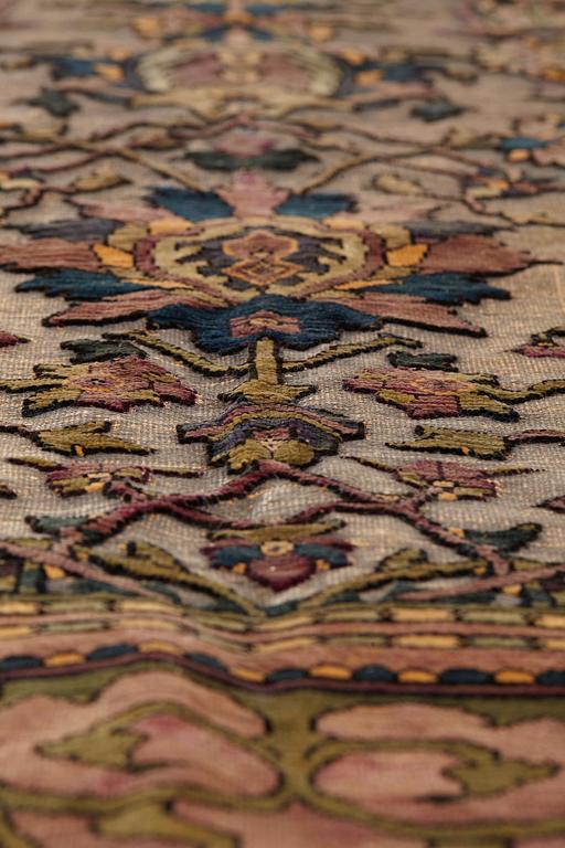 MATTA, antik/semiantik silke Keshan Souf, sannolikt Motachem, ca 112,5 x 100-93 cm (samt överst 1½ cm slätväv).