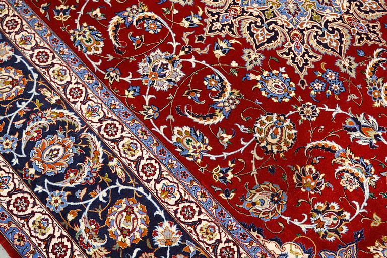Carpet, Isfahan, part silk, 312 x 210 cm.