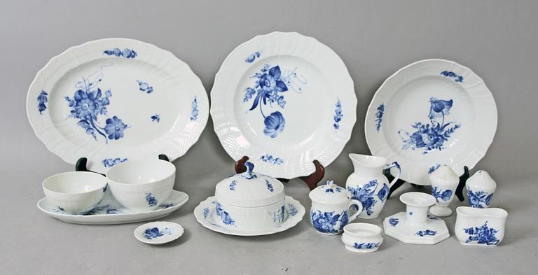 MATSERVIS, ca 108 delar, porslin, "Blå Blomst", Royal Copenhagen.