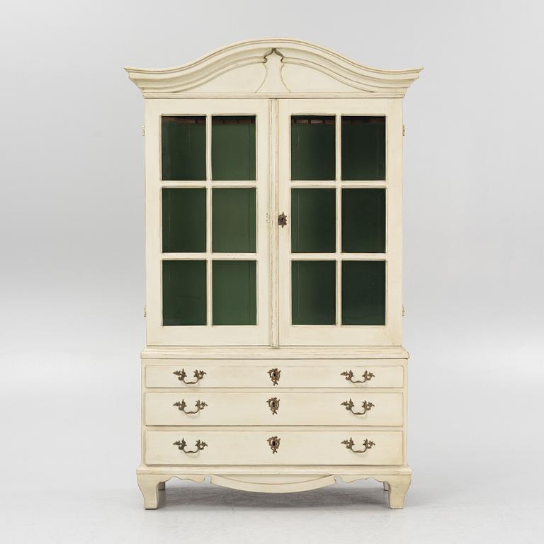 A Rococo style vitrine cabinet, 19th century.
