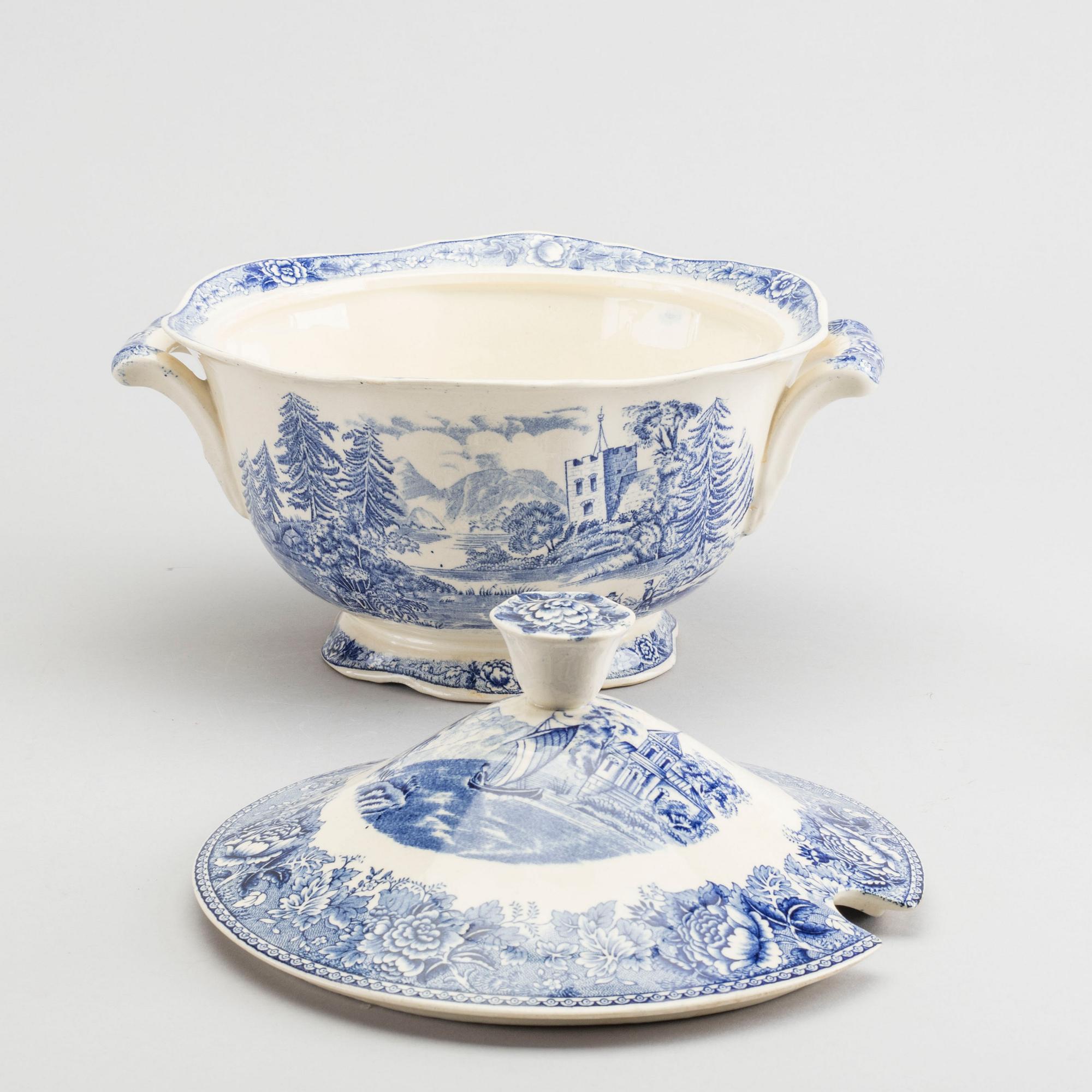 A Reinhard Richter 53 pcs Masema dinner service for Arabia.