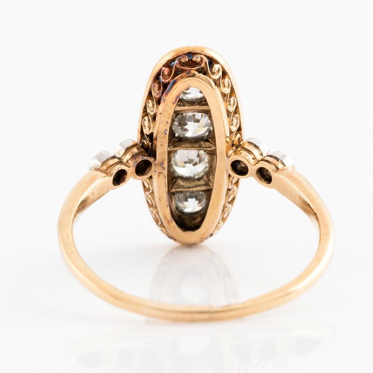 Ring 18K guld med gammalslipade diamanter och trappslipade safirer.