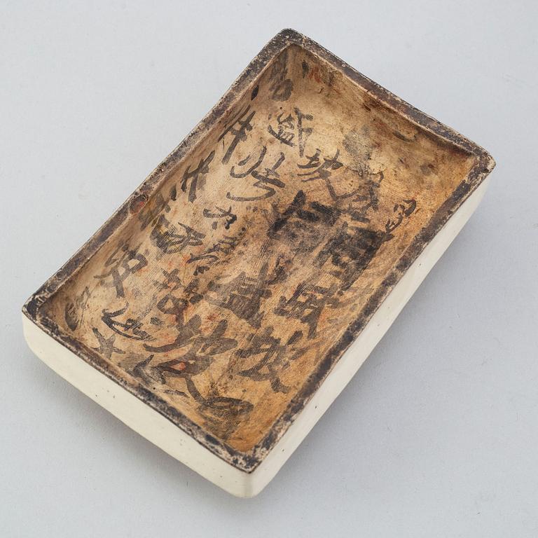 A ceramic glazed jar with cover, Qing dynasty, 18th/19th century.