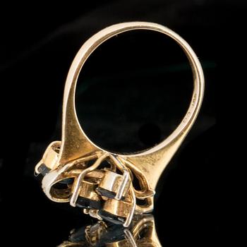 RING, 14 k guld med safirer samt diamanter. Vikt ca 3 gram.