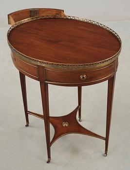 DAMARBETSBORD. Sengustavianskt stockholmsarbete, 1700-talets slut.