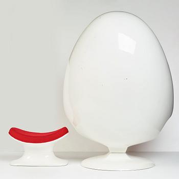 LEE WEST, an "Egg Chair" and ottoman, Lee West inc. USA 1970´s.