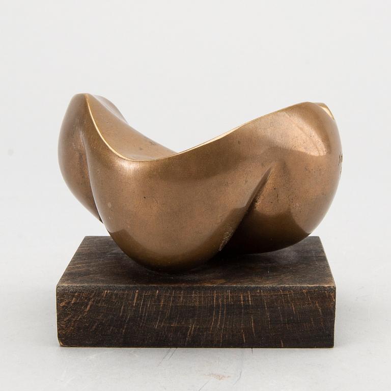 THOMAS NORDBÄCK, a signed and numbered bronze sculpture.