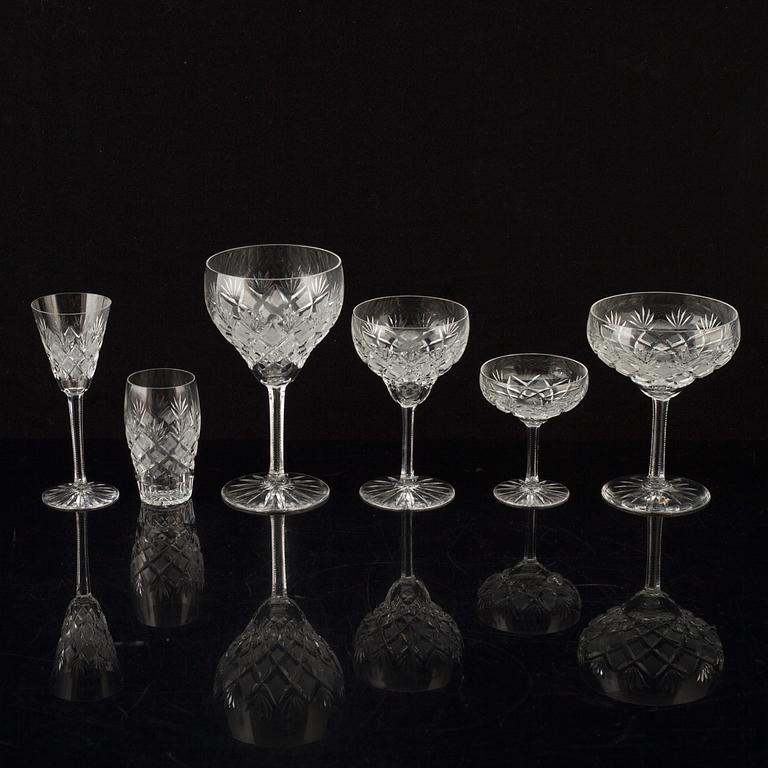 GLASSERVIS, 67 delar. Helga-modell, Flerohopp glasbruk, 1900-talets mitt.
