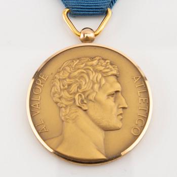 Athletic Valour Medal in 18K gold awarded to Francesco Gargano, Bertoni Milano Italy.