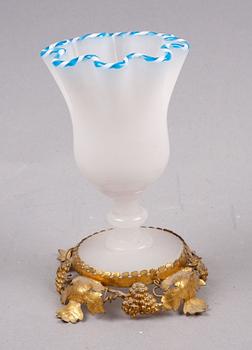 VAS, flussglas och förgylld metall, nyrokoko, 1800-talets mitt.
