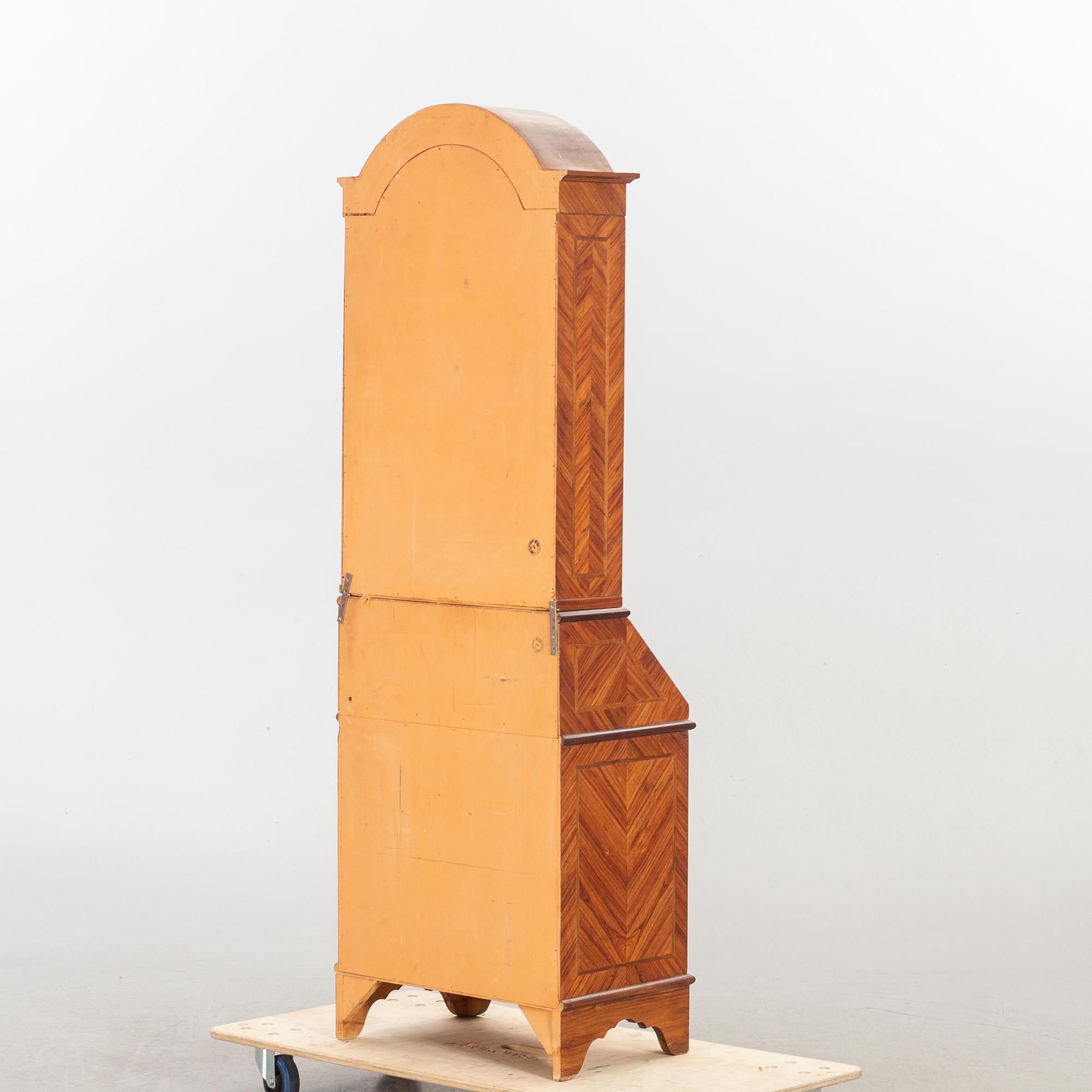 SKRIVSKÅP, rokokostil, 1900-takets andra hälft.