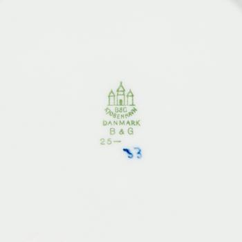 Harriet Bing, astiasto, 110 osaa, "Empire" posliini,  ja pöytäliina, Bing & Grøndahl Tanska.