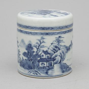 A blue and white jar with cover, Qing dynasty, Qianlong (1736-95).