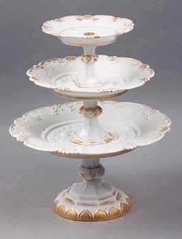 ETAGERE SAMT FAT på FOT, porslin, meissen, 1800-tal.