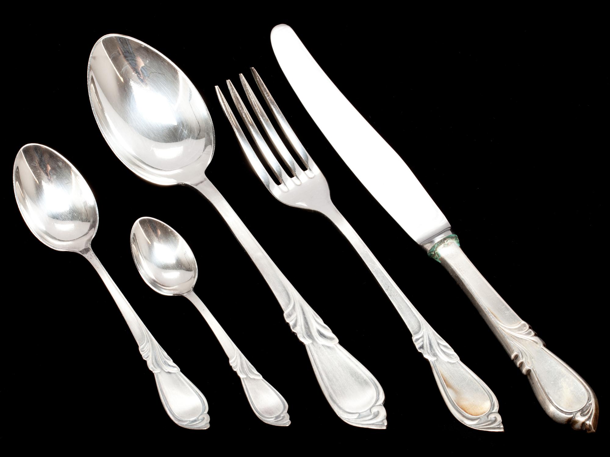 BESTICKSERVIS,25  delar, låghaltigt silver, Polen. Vikt ca 1125g.