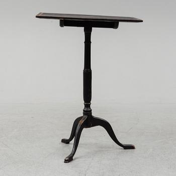 A Swedish tilt top table, attributed to Johan Nils Asplind (Falun 1783-1820).