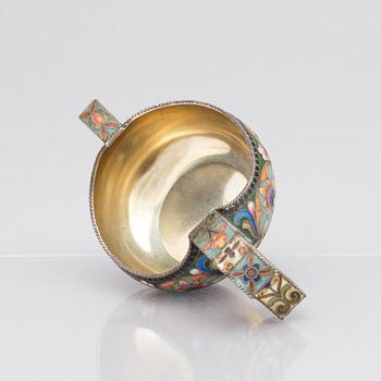 Kåsa, silver och cloisonné. Khlebnikov, Moskva 1908-17.