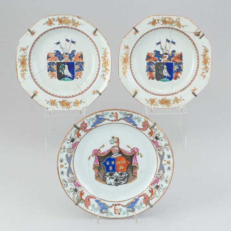 Three armorial dinner plate, Qing dynasty, Qianlong (1736-95).
