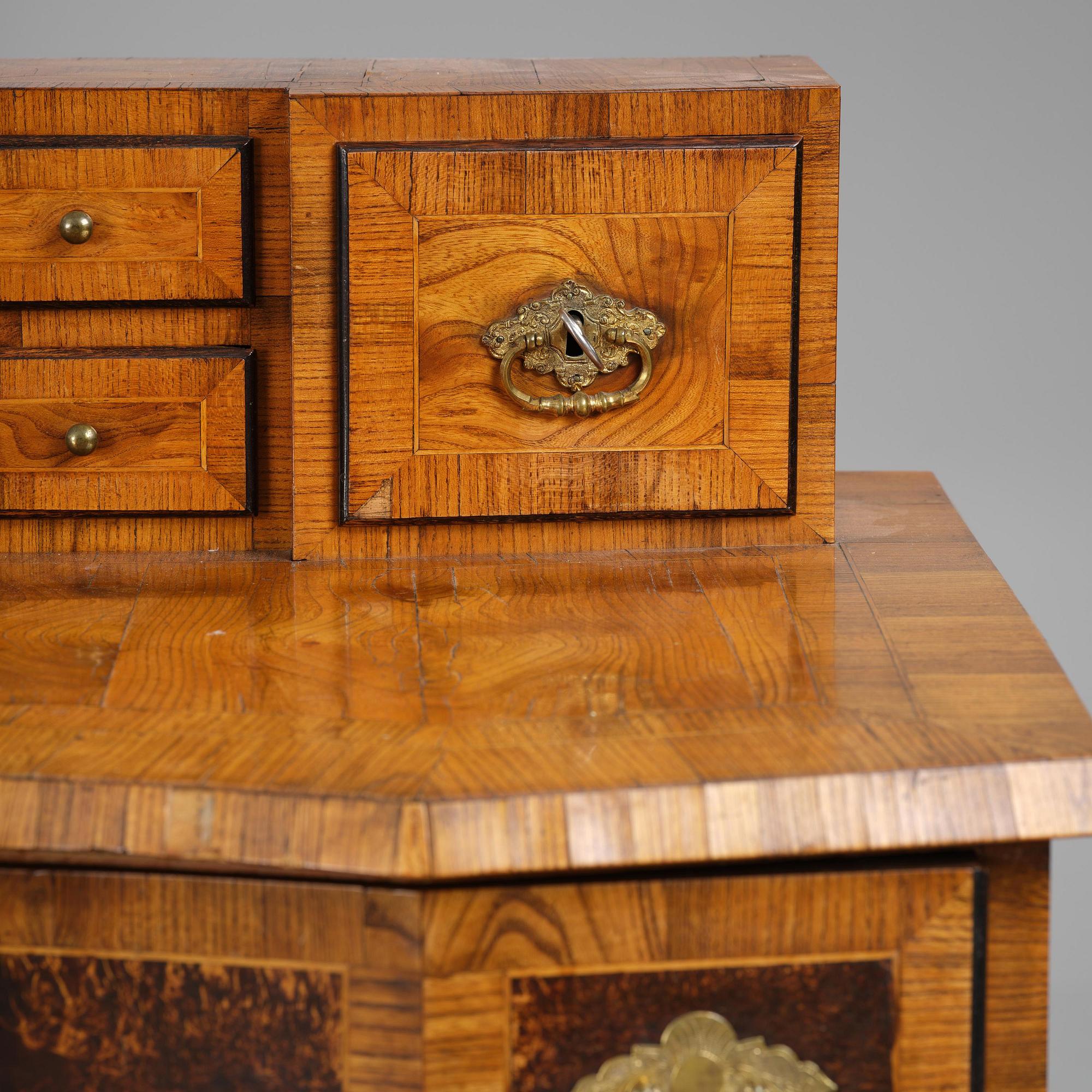A Swedish late-Baroque burr-alder commode, first part 18th century.