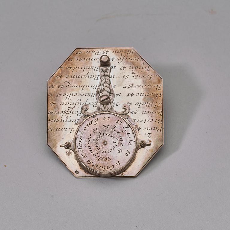 SOLUR OCH KOMPASS, Signerad Langlois A Paris 1700-talets första del. Senbarock.