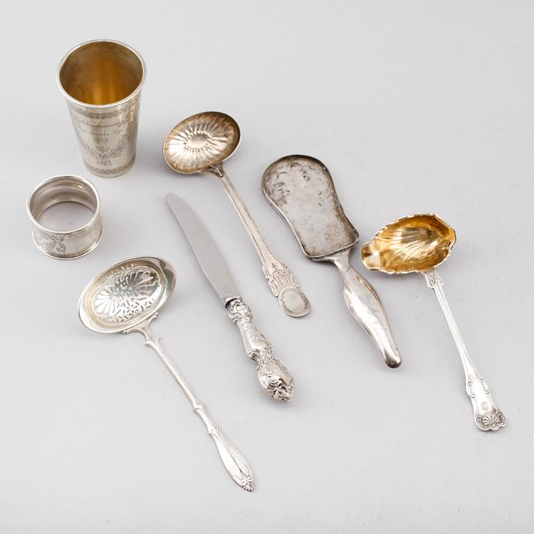 SILVERFÖREMÅL, 7 delar, bl a Danmark och Sverige, 1800-/1900-tal. Vikt ca 390 gram.