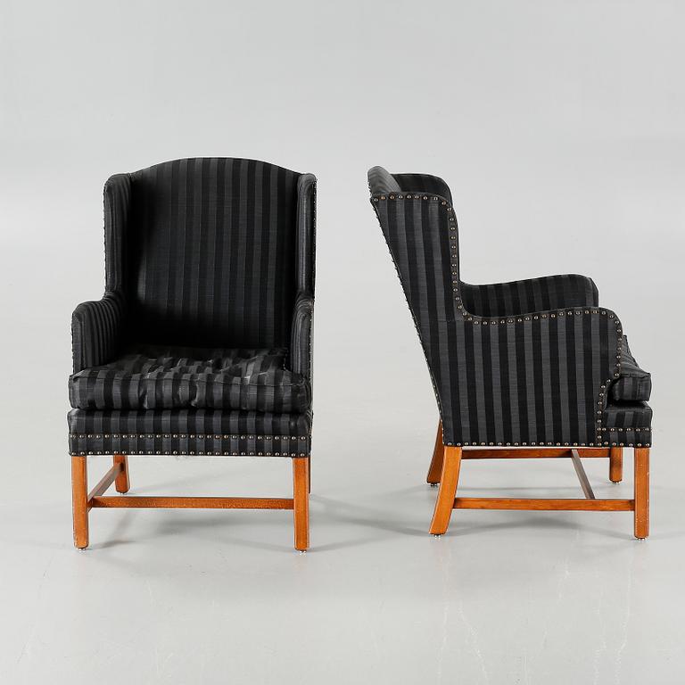 A pair of lounge chairs, late 20th / early 21st century.