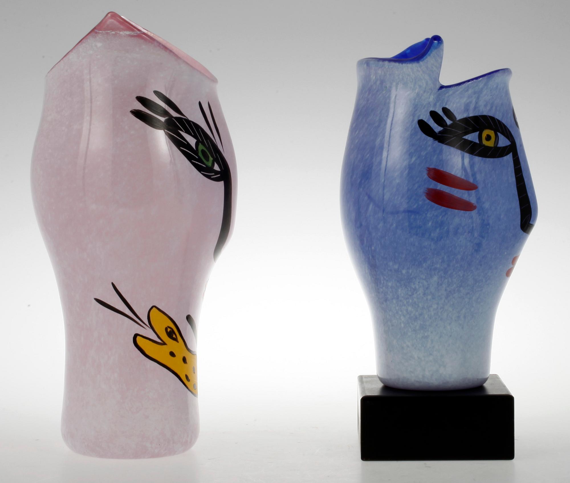VASER, 2 st. Glas. Ulrica Hydman-Vallien. Artist Collection.