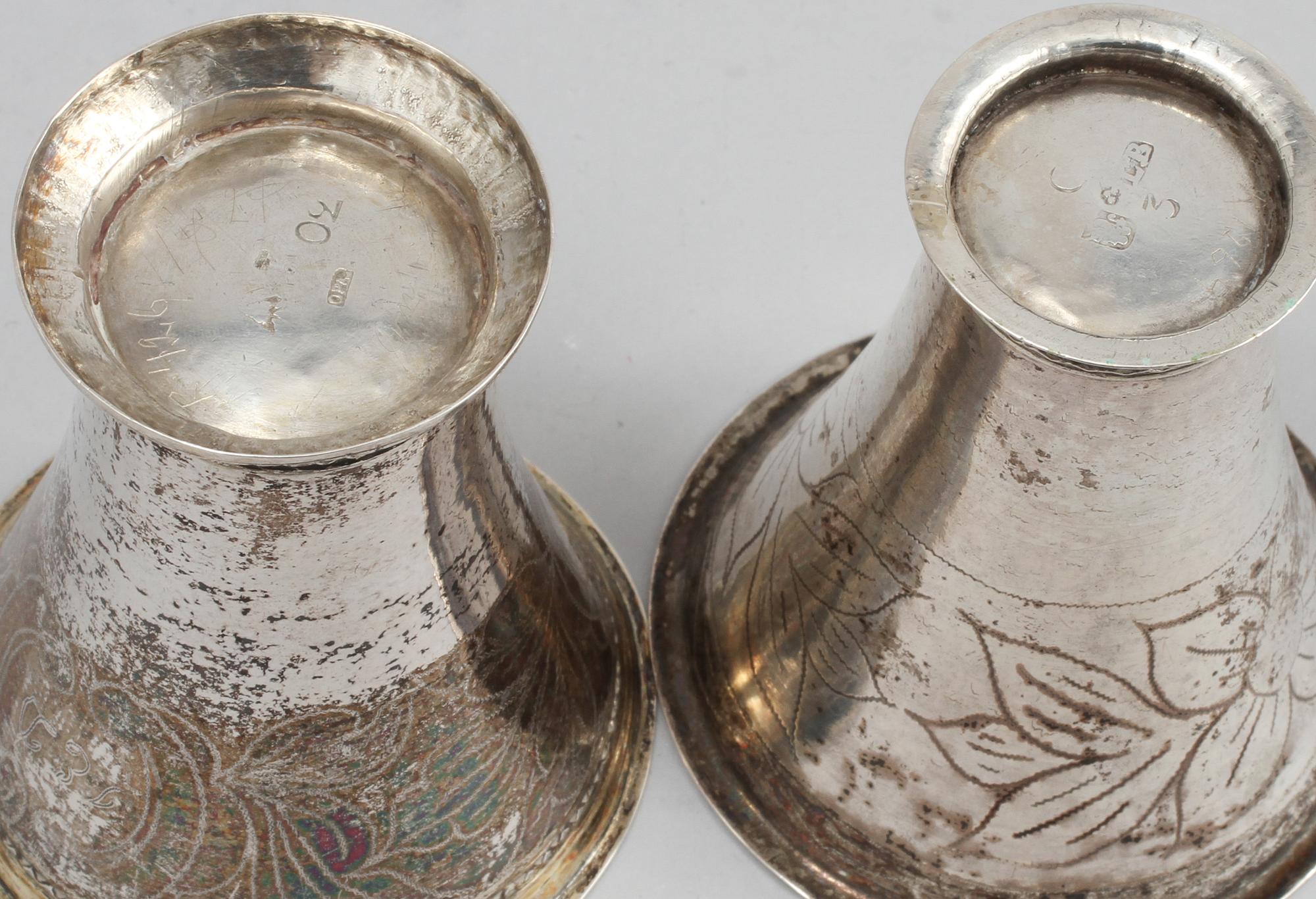 BÄGARE, 2 st, silver Olof Peter Almén, Hedemora, 1796 samt Lars Bjugg, Jönköping, 1809. Vikt 109 g.