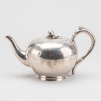 A SILVER TEAPOT LAMBERT COVENTRY St. 1860-1- London.