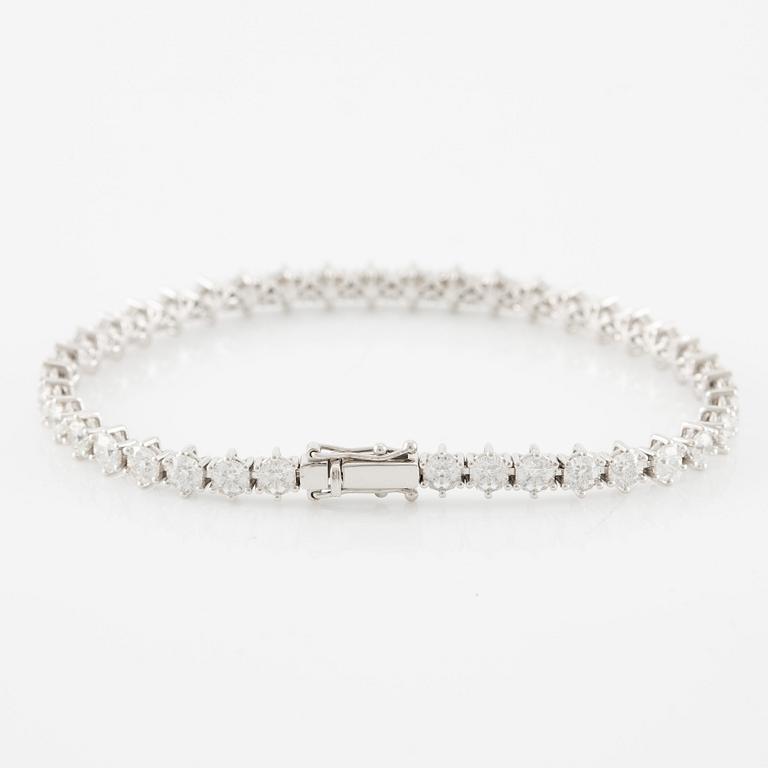 Tennis bracelet, 18K white gold with fancy-cut diamonds.