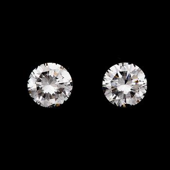 305. BRILLIANT CUT DIAMONDS, 2 loose stones, 0.62, 0.59 cts.