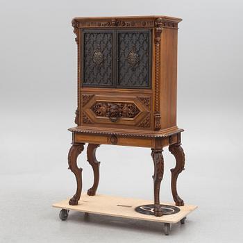 Barskåp, barockstil, 1900-talets första hälft.