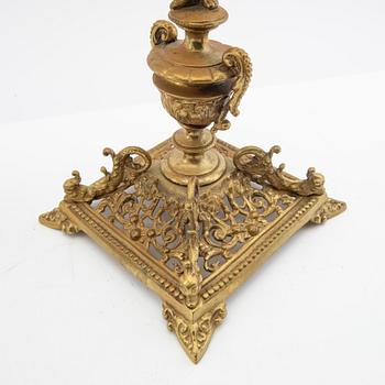 Kandelabrar, ett par, nyrokoko-stil, 1900-talets första hälft.
