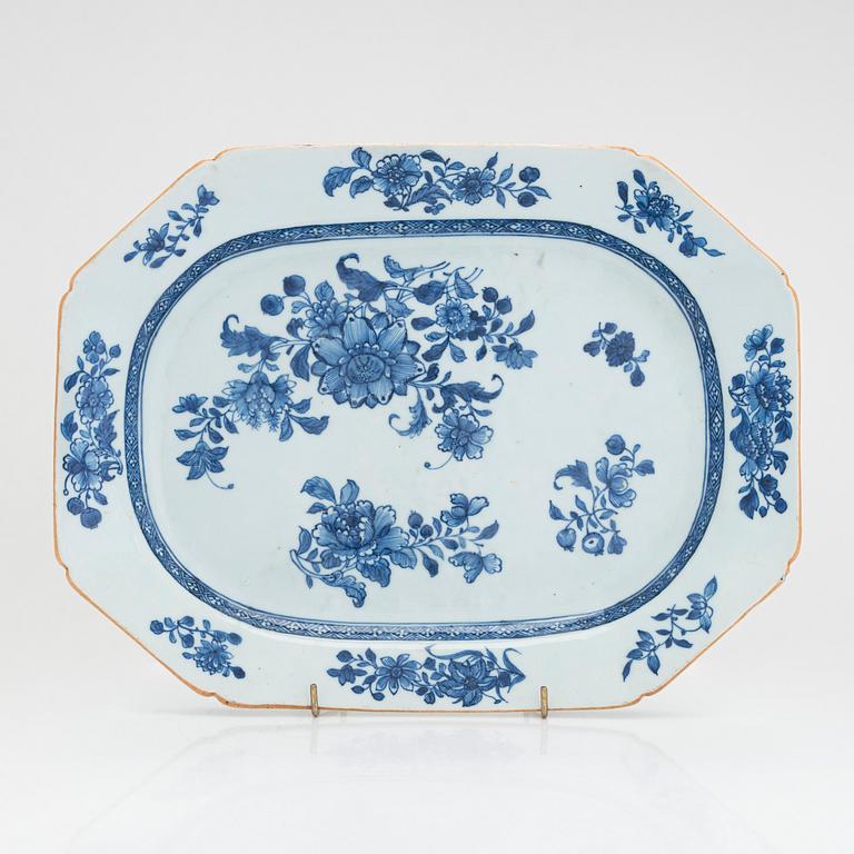 A blue and white porcelain dish, China, Jiaqing (1796-1820).