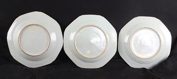 TALLRIKAR, 3 st, porslin, Kina Qianlong 1700-tal.